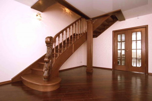 Сколько стоит деревянная лестница для дома