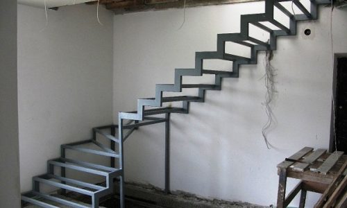 лестница из металлической трубы