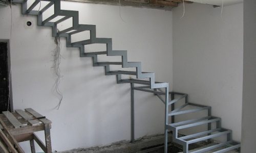 металлическая лестница на второй этаж