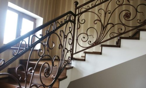 перила для лестницы в частном доме