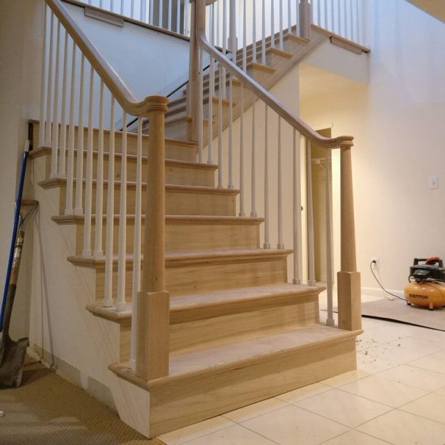 Лестница для дома деревянная с площадкой