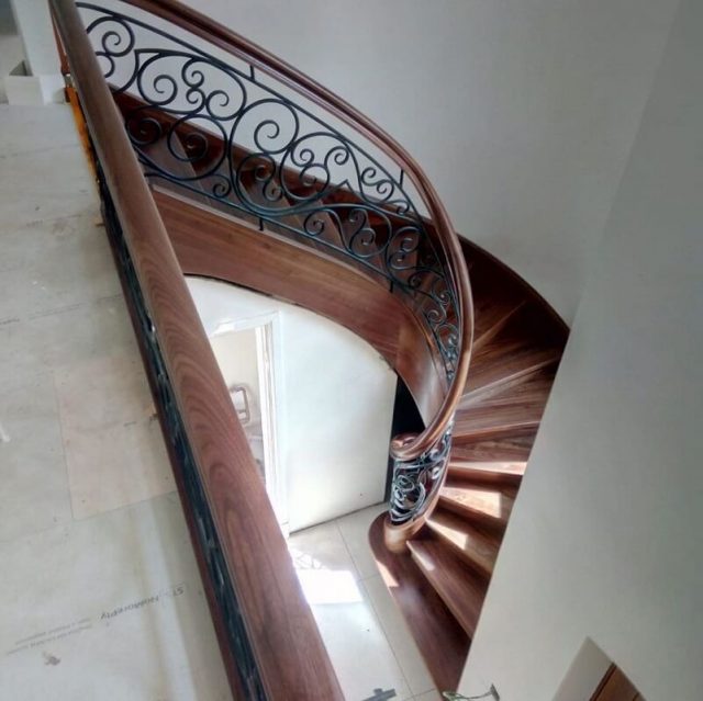 изготовление деревянной лестницы на 2 этаж дома