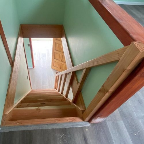 изготовление лестницы из дерева на 2 этаж